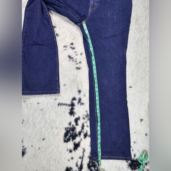 Cato Premium Dark Wash Mid Rise Straight Leg Denim Jeans Size 12 - Picture 4 of 8